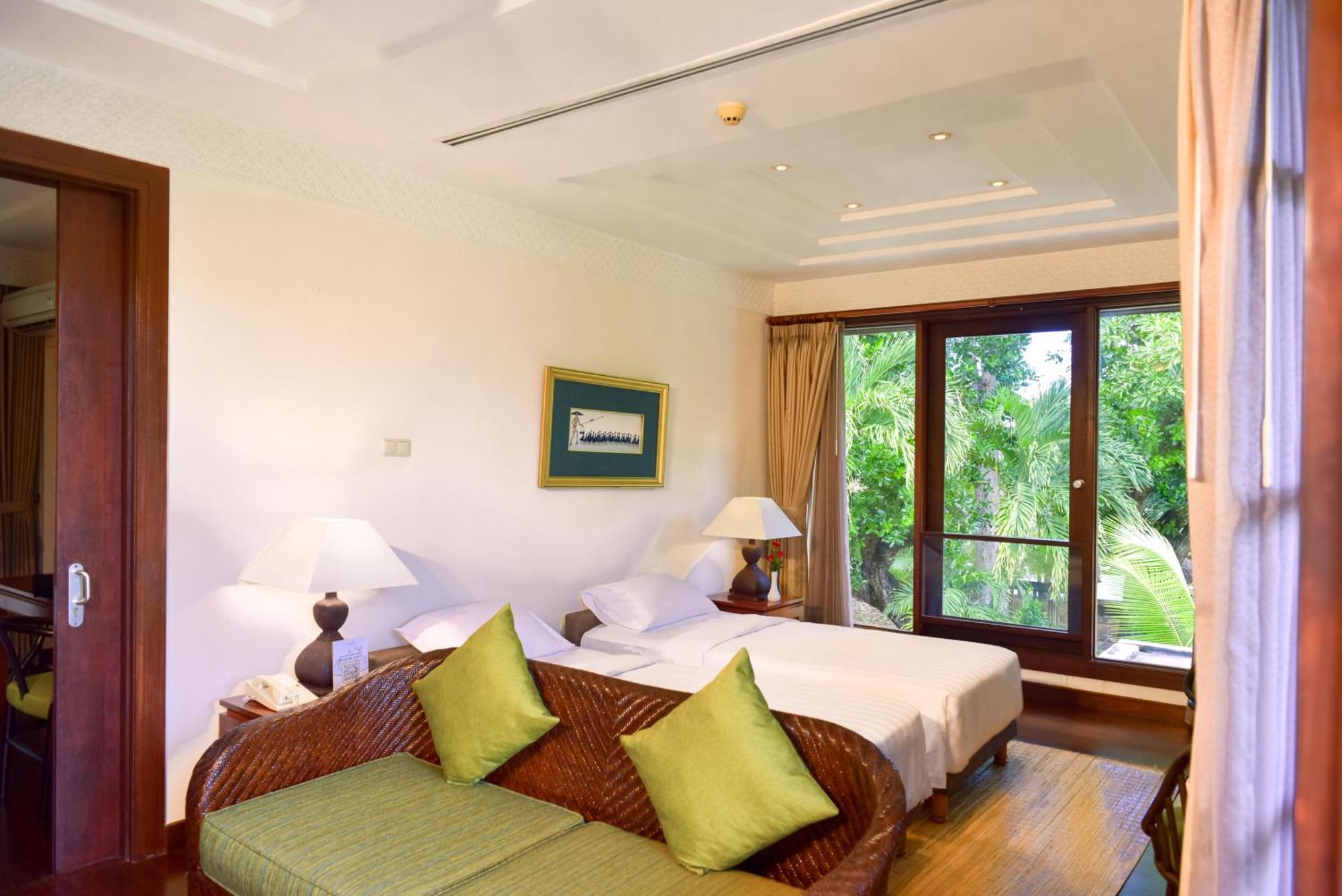 The Patra Bali Resort & Villas - Chse Certified Kuta Lombok Exterior foto A bedroom at the resort
