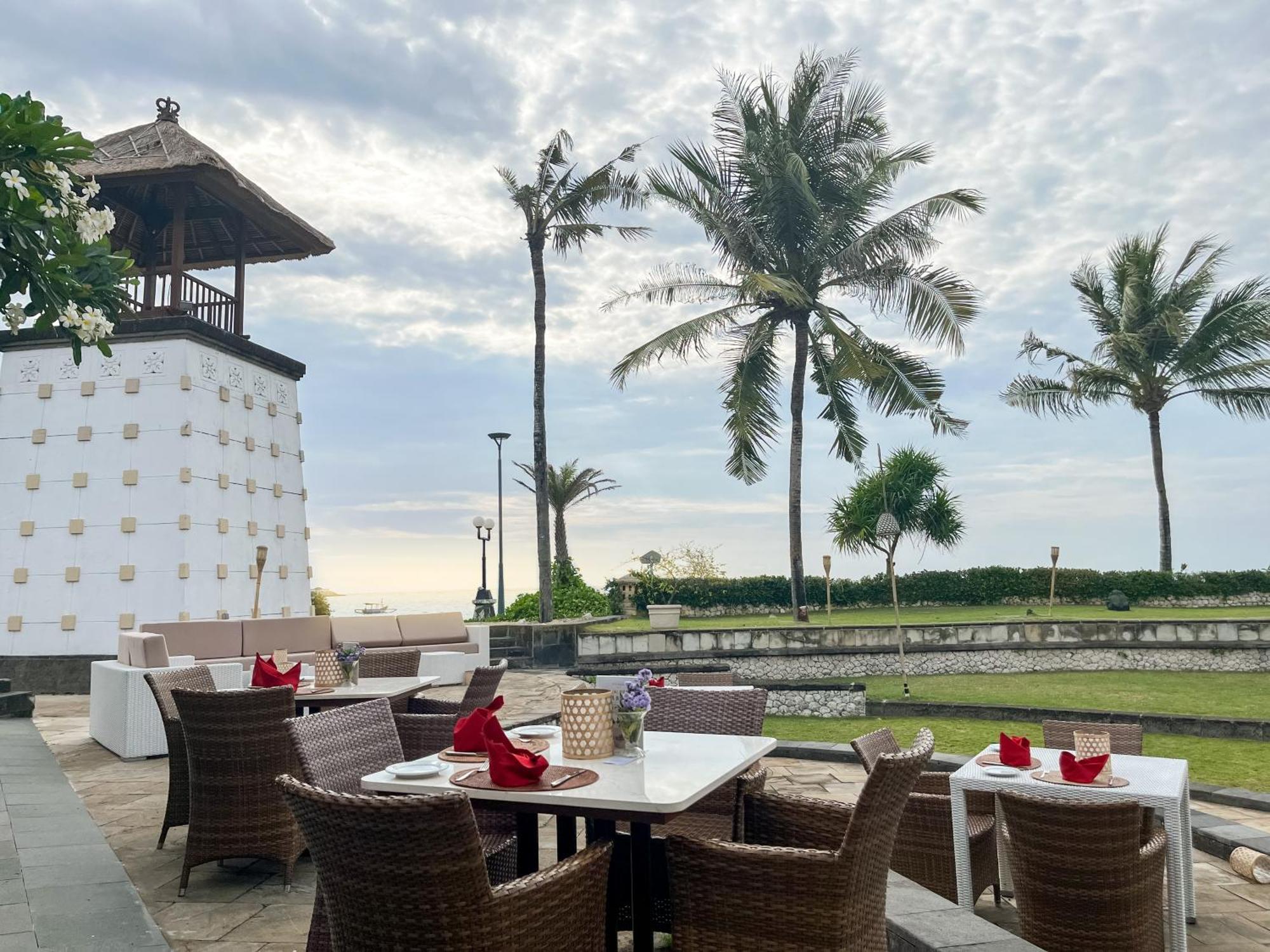 The Patra Bali Resort & Villas - Chse Certified Kuta Lombok Exterior foto The Beachfront Restaurant